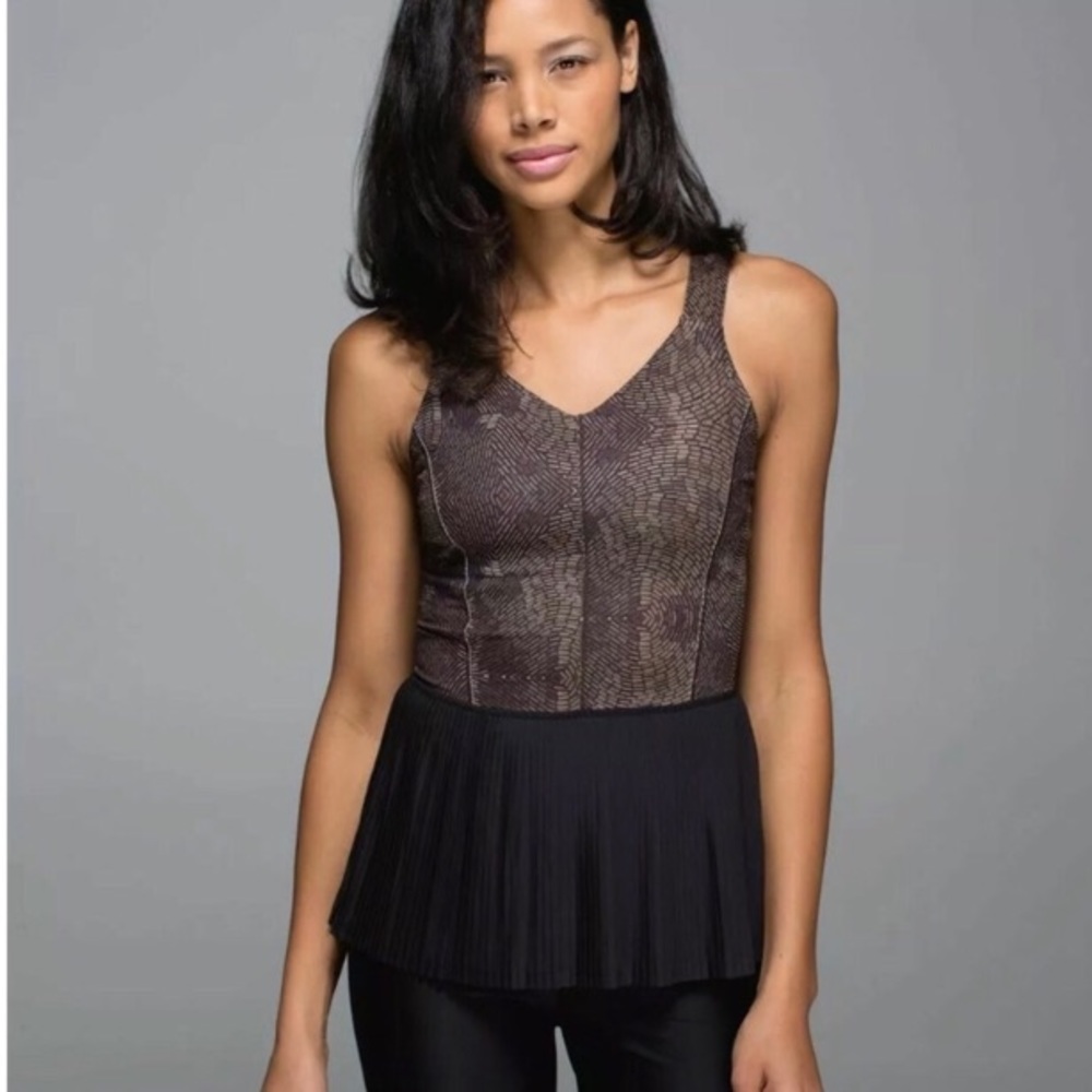 Lululemon 💛 EUC Peplum Tank goddess pattern